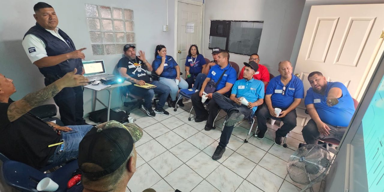 Imparten curso de manejo defensivo a choferes de la empresa INTRAVE