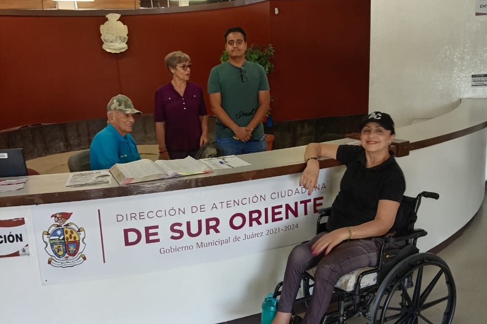 Auxilian en distintos trámites en la oficina de Atención a Personas con Discapacidad