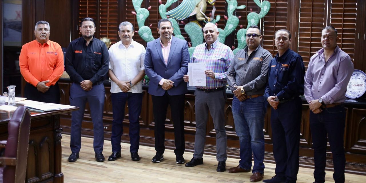 Visitan representantes del SNTE a Presidente Municipal Cruz Pérez Cuéllar