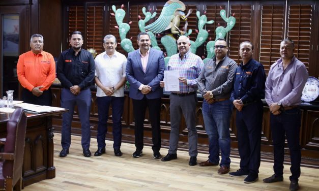  Visitan representantes del SNTE a Presidente Municipal Cruz Pérez Cuéllar