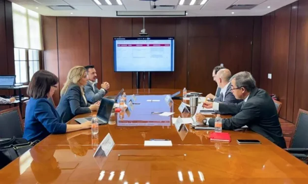 Gestiona Gobernadora ante SICT modernización de 4 rutas carreteras para Chihuahua