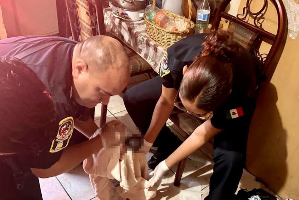 Auxiliaron policías municipales a mujer por parto prematuro en domicilio