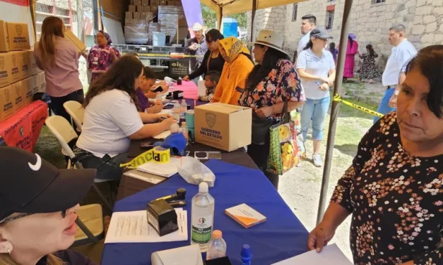 Entregan apoyos durante el concurso de arte popular en Bocoyna