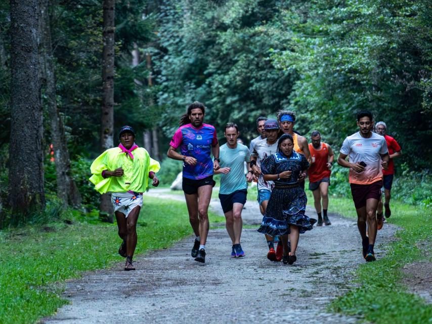 Realizan la 7K Rarámuri Run en el Ultra Trail Mont Blanc de Francia