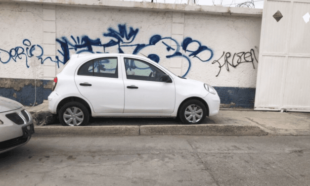 Invita Desarrollo Urbano a denunciar a quienes obstruyan las banquetas