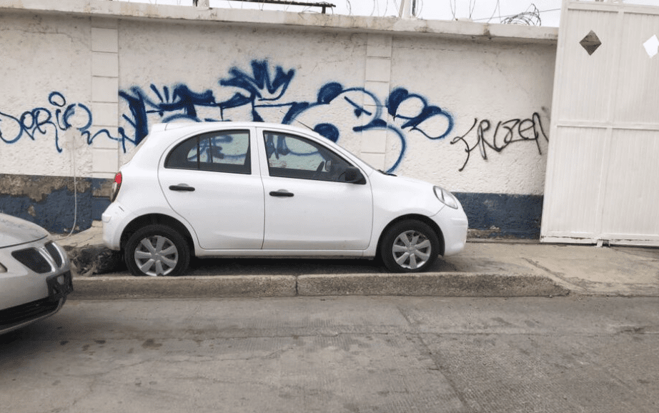Invita Desarrollo Urbano a denunciar a quienes obstruyan las banquetas
