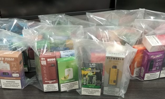 Detienen a joven que vendía vapeadores en prepa