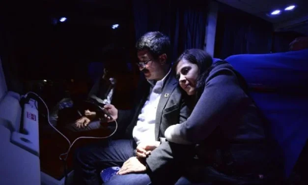 Lluvia de dinero: la esposa de Javier Corral recibió 23 mdp en 18 días