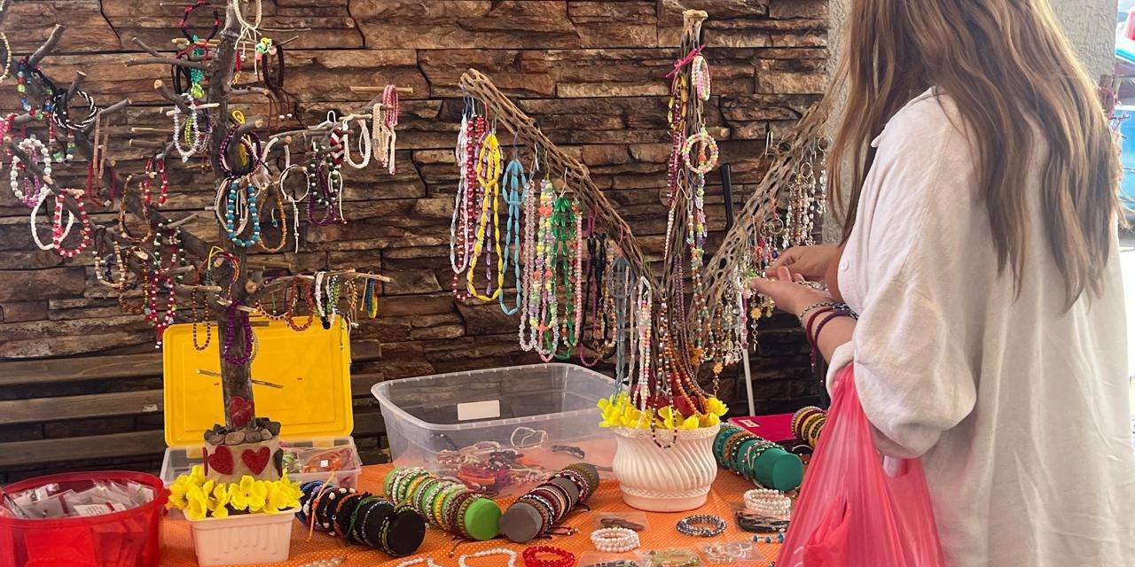 Invitan a apoyar a jóvenes invidentes con Exposición de Artesanías