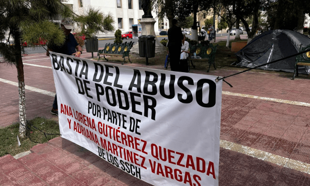 Cumple enfermera seis días de manifestación