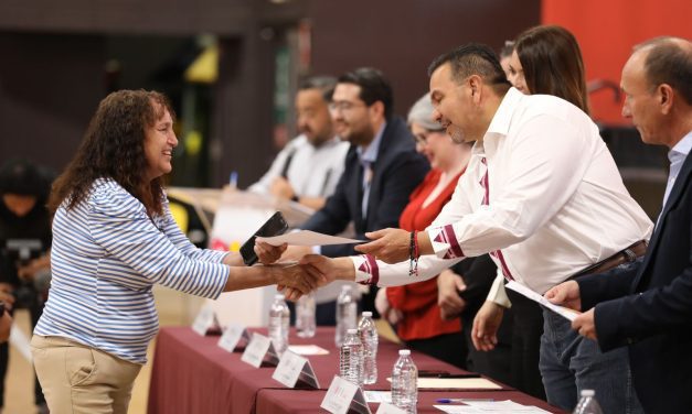 Asiste alcalde a la entrega de reconocimientos del programa «Huellas mayores»