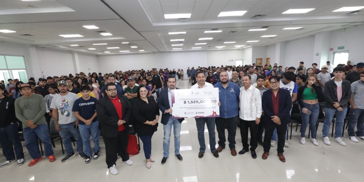 Entrega alcalde 500 becas de acceso a la universidad en el ITCJ