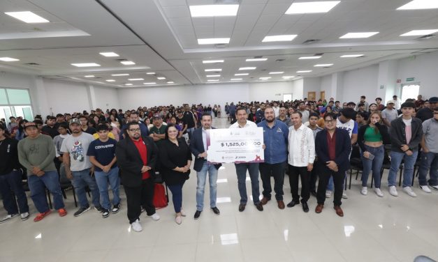 Entrega alcalde 500 becas de acceso a la universidad en el ITCJ