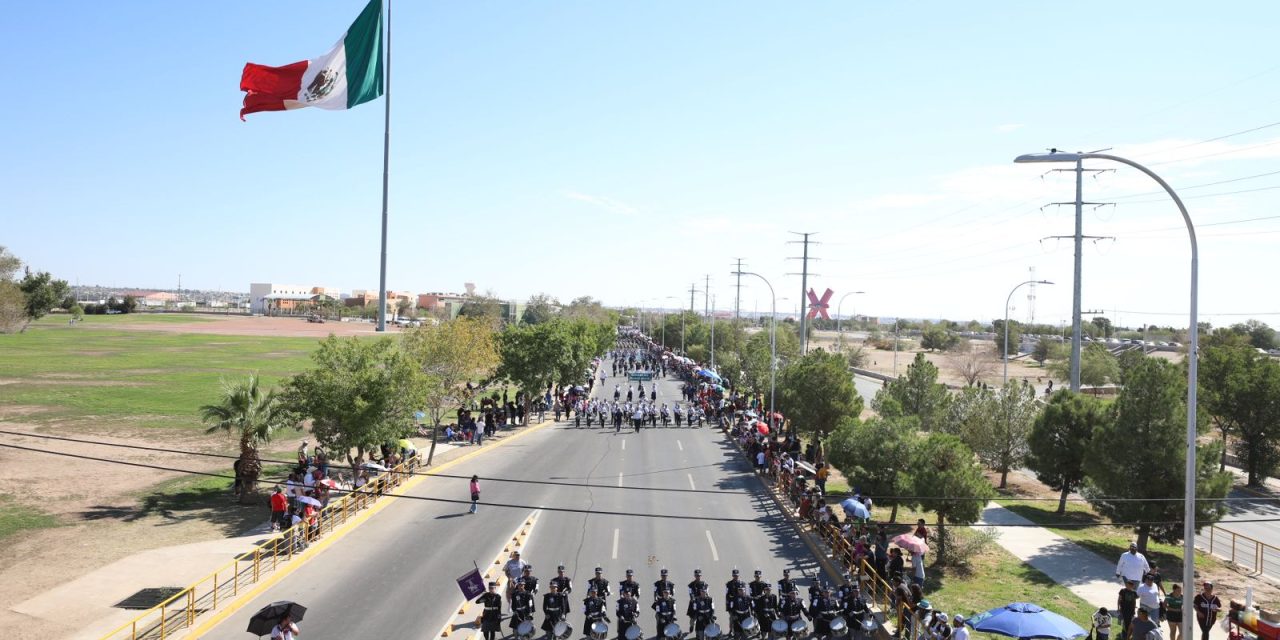 Disfrutan juarenses Desfile Cívico- Militar por 214 aniversario de Independencia de México