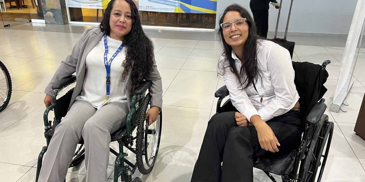 Capacitan a personal del aeropuerto con el taller “Ponte en mis Zapatos”