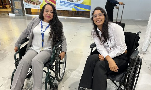 Capacitan a personal del aeropuerto con el taller “Ponte en mis Zapatos”