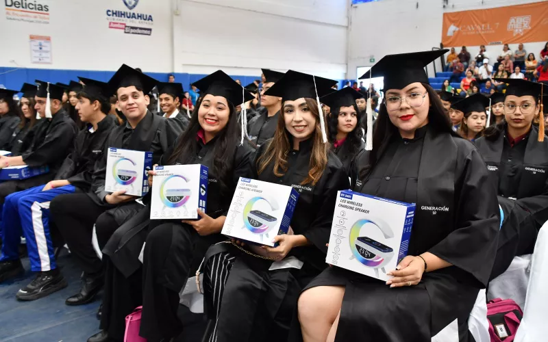 Reconocen a 798 estudiantes de excelencia de la región centro-sur