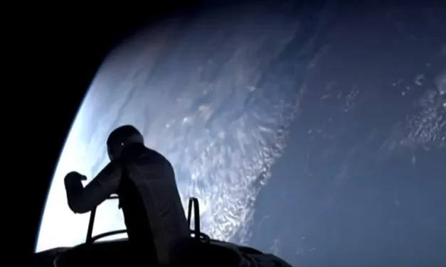 PRIMERA CAMINATA ESPACIAL PRIVADA