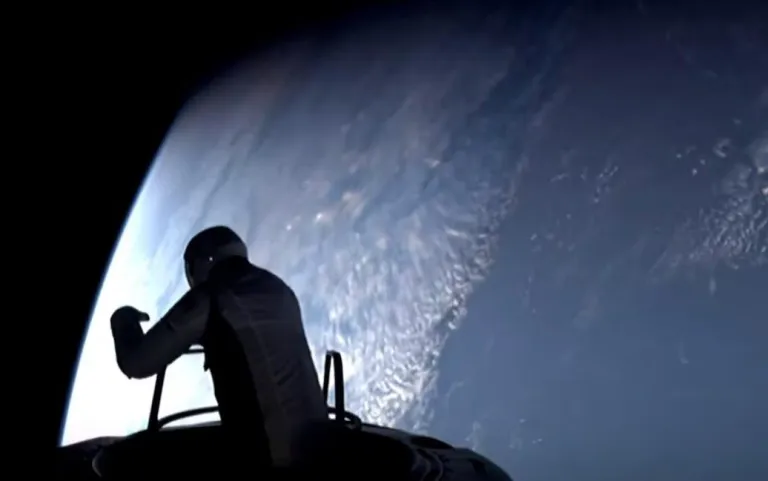 PRIMERA CAMINATA ESPACIAL PRIVADA