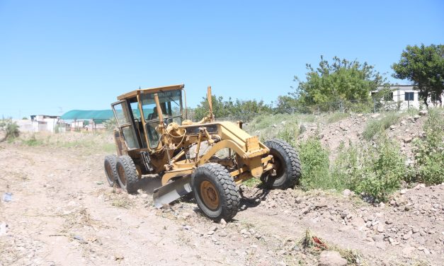 Mantienen trabajos de limpieza de arroyos al norte de la ciudad