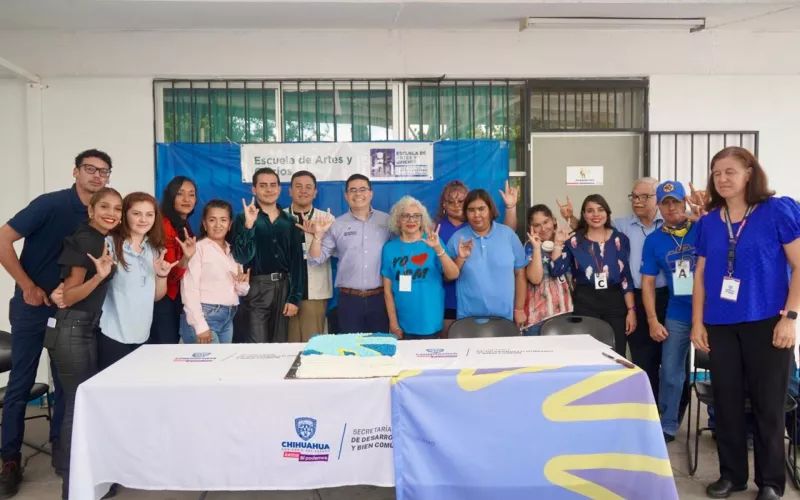 Reconocen a personas sordas destacadas en la Escuela de Artes y Oficios
