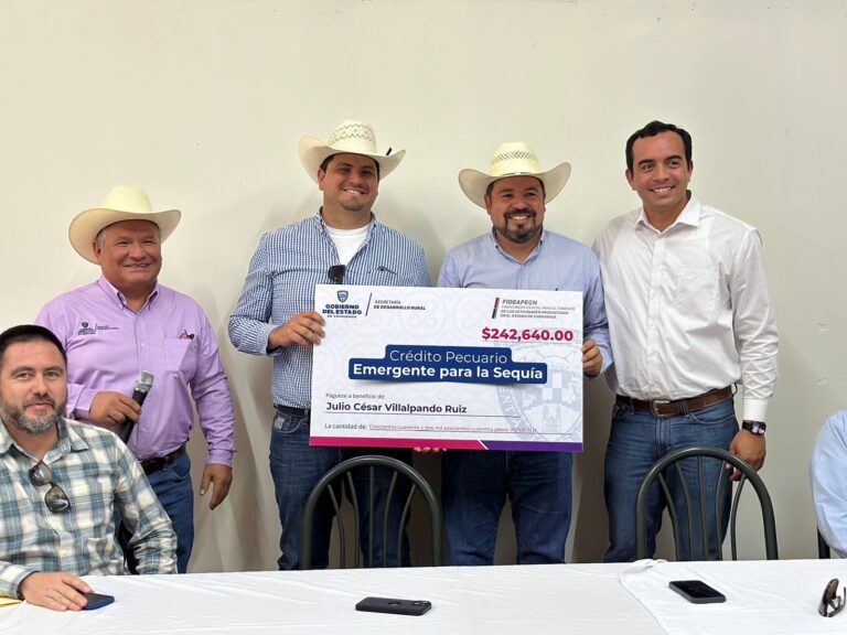 Entregan apoyos a productores de Casas Grandes