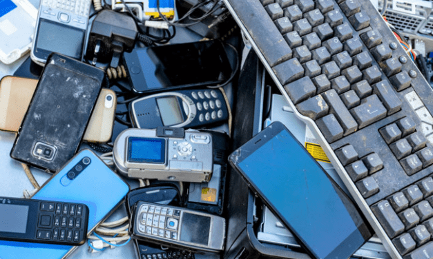 Intercambiarán árboles por basura electrónica