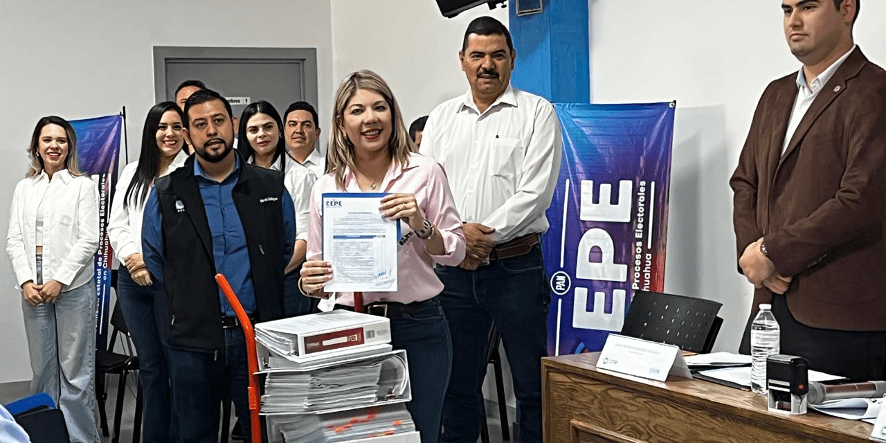 Registra Daniela Álvarez candidatura en busca del PAN estatal