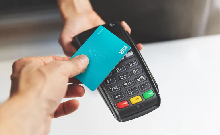 VA EU CONTRA VISA POR TARJETAS DE DÉBITO