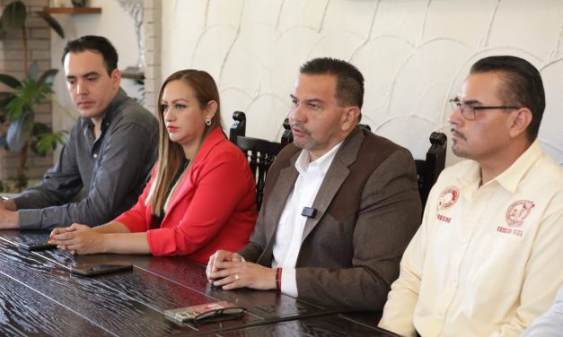 Entrega alcalde mobiliario para escuelas de NCG y Buenaventura