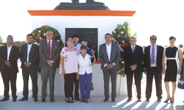Encabeza Alcalde ceremonia del Maestro Ilustre