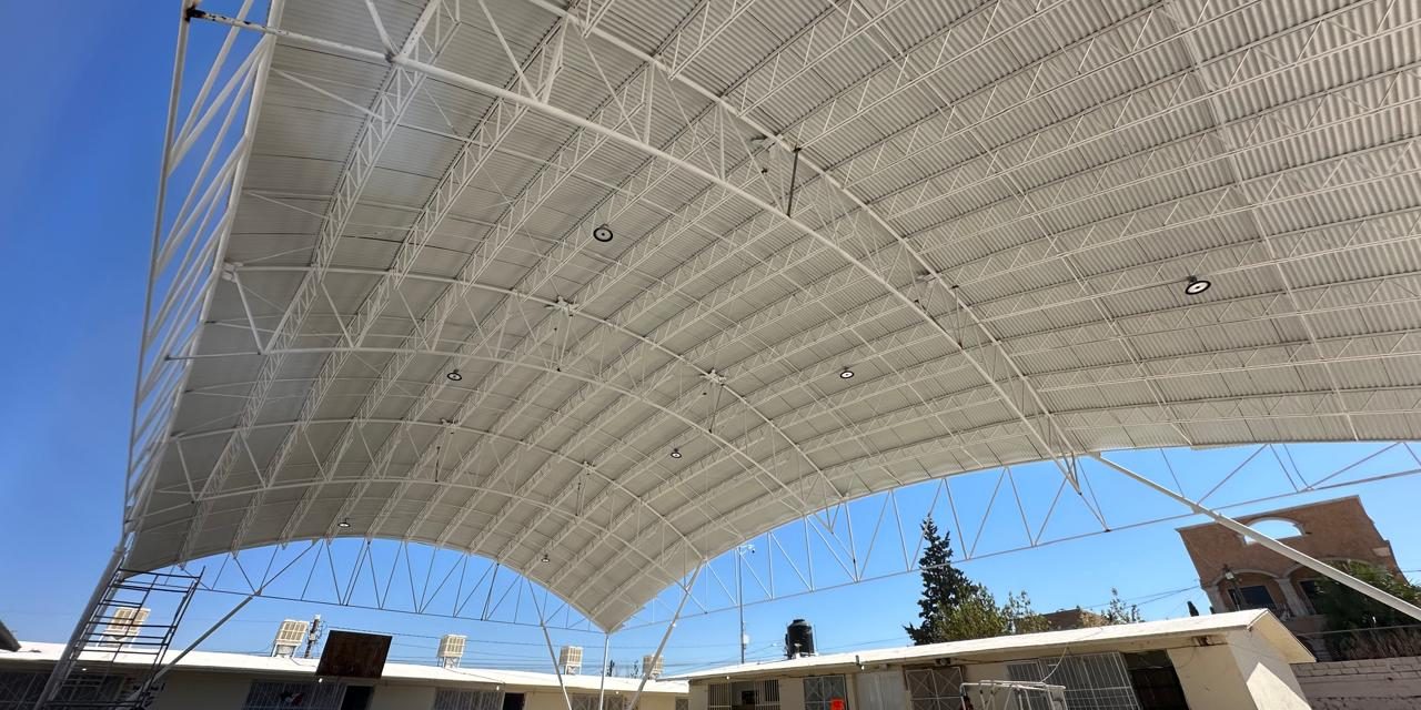 Lleva 85% de avance construcción de domo en la Escuela Primaria Margarita Maza de Juárez