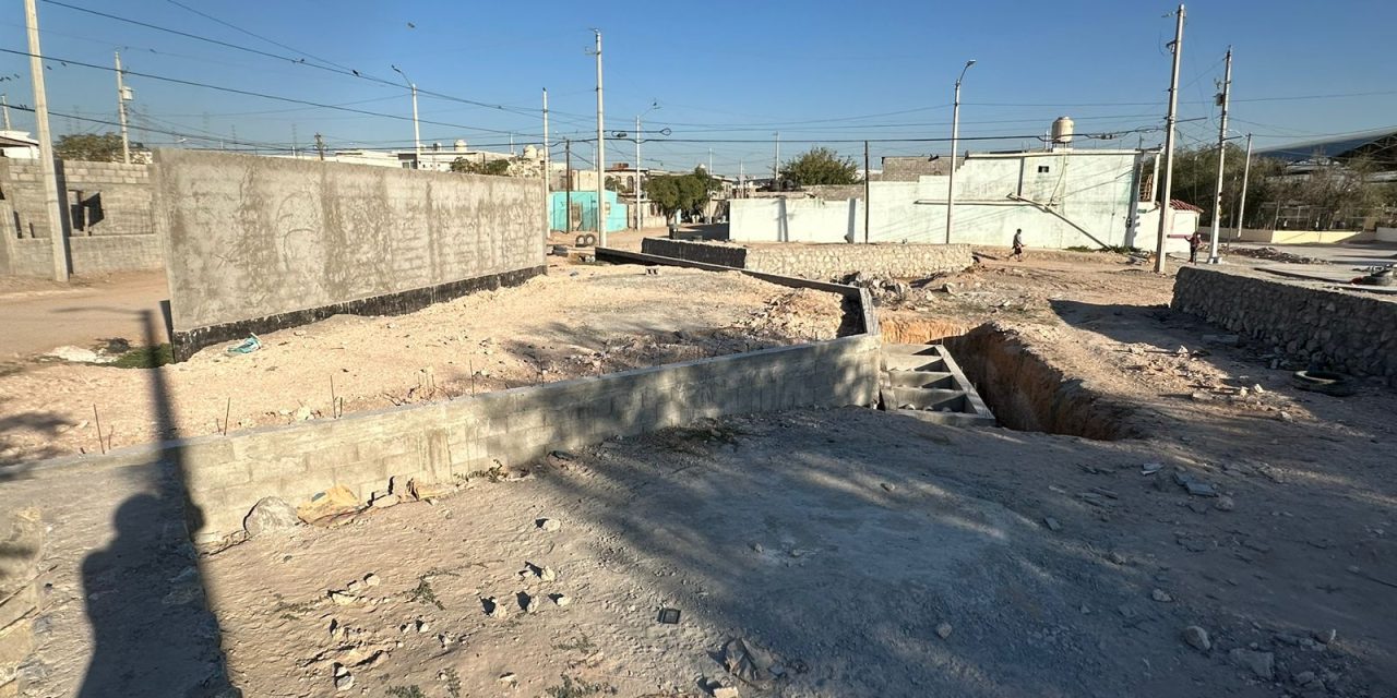 Construye Obras Públicas teatro en la colonia Sor Juana Inés de la Cruz