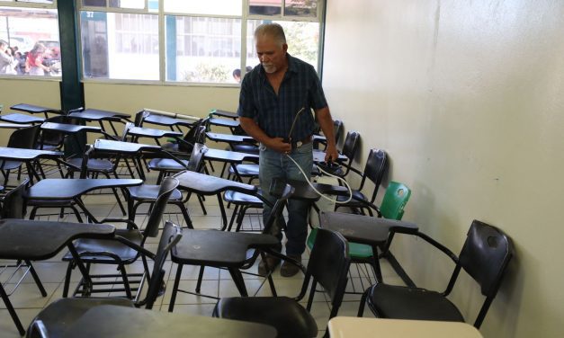 Atiende Ecología problema de garrapatas en el CBTIS 270