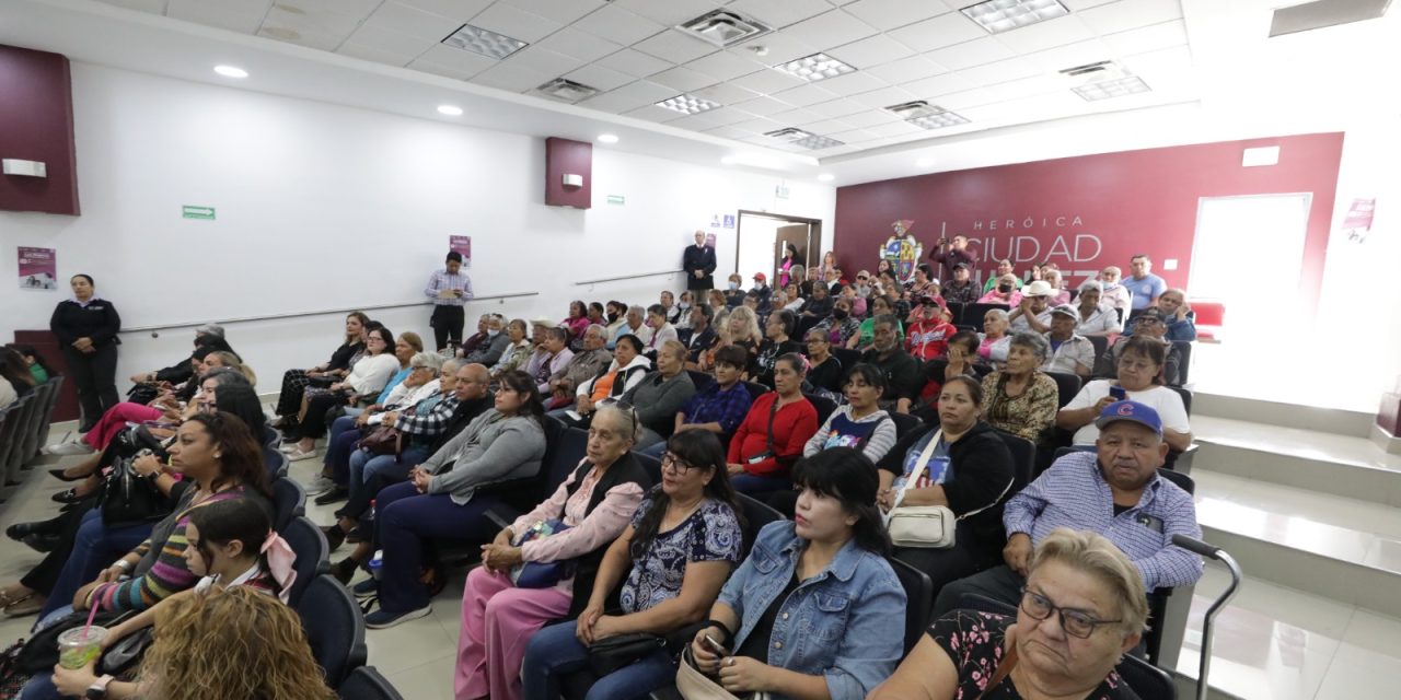 Imparten conferencias sobre emprendimiento a mujeres