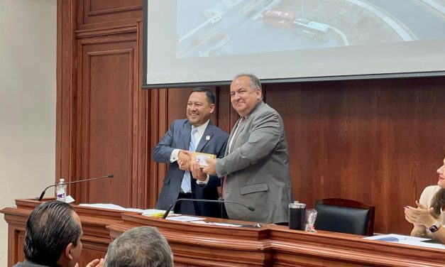 Entrega Luis Rivera segundo informe frente a la UACH