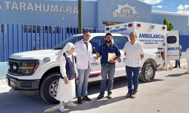 Cumple Maru Campos con Sisoguichi: Entrega ambulancia en Hospital de la Tarahumara