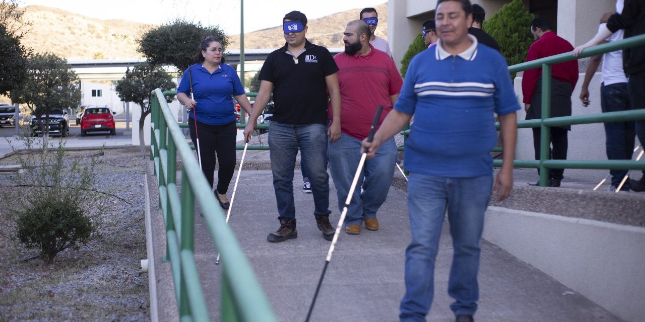 Promueven respeto a personas con discapacidad visual con recorrido inclusivo  