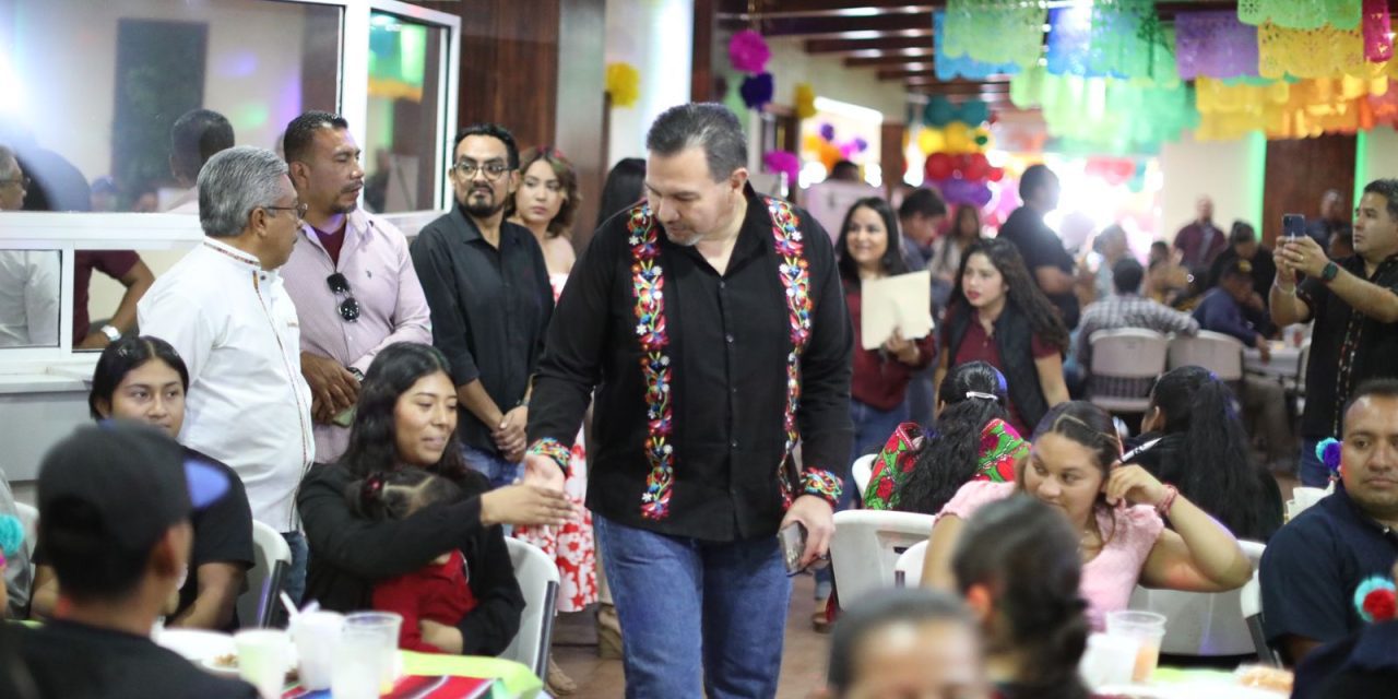 Convive el Presidente Pérez Cuéllar con comunidad de comerciantes y artesanos mazahua
