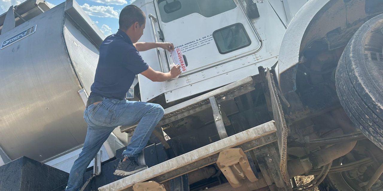Clausura SDUE empresa por verter clandestinamente desechos orgánicos en arroyo