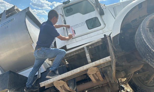 Clausura SDUE empresa por verter clandestinamente desechos orgánicos en arroyo