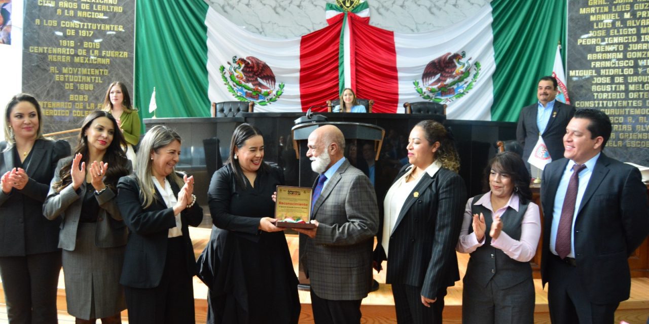 Entrega Congreso la Medalla al Mérito Cultural Víctor Hugo Rascón Banda 2024
