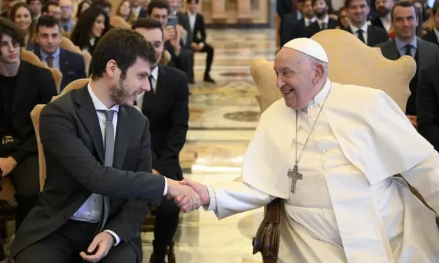 Papa Francisco: Los jóvenes pueden ser “artesanos de esperanza” en medio de los desafíos de salud mental