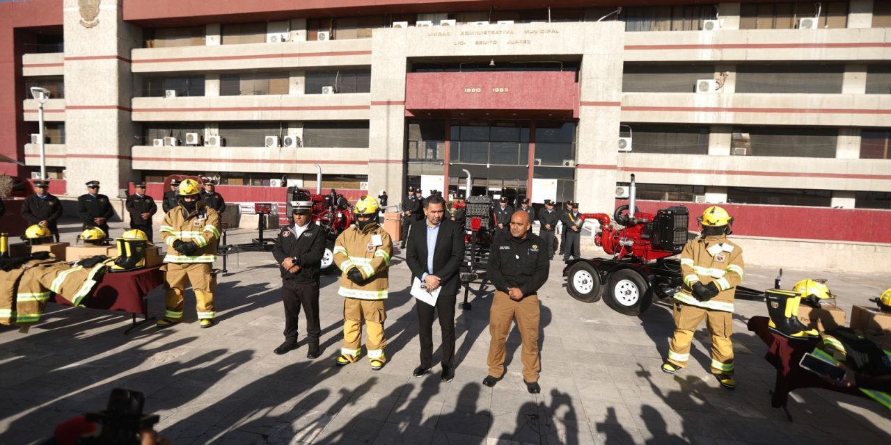Entrega el Presidente Pérez Cuéllar equipamiento a Protección Civil