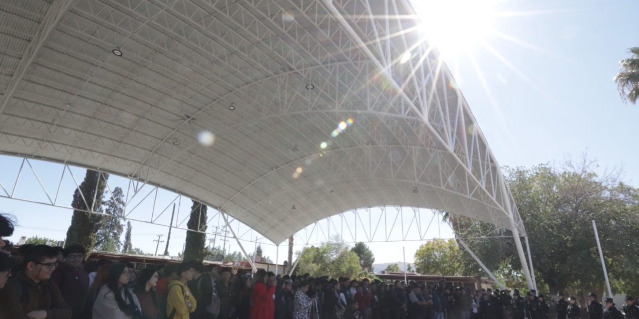 Construye Gobierno Municipal domo en el CBTIS 114