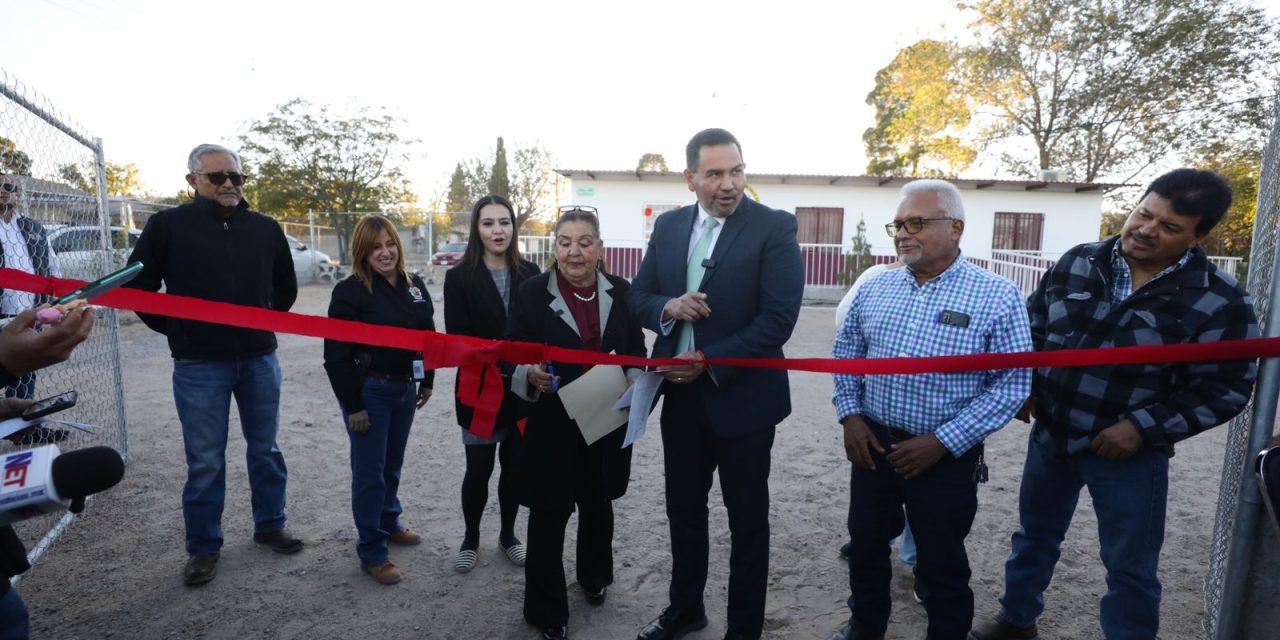 Entrega Presidente rehabilitaciones de casas de adulto mayor en Valle de Juárez