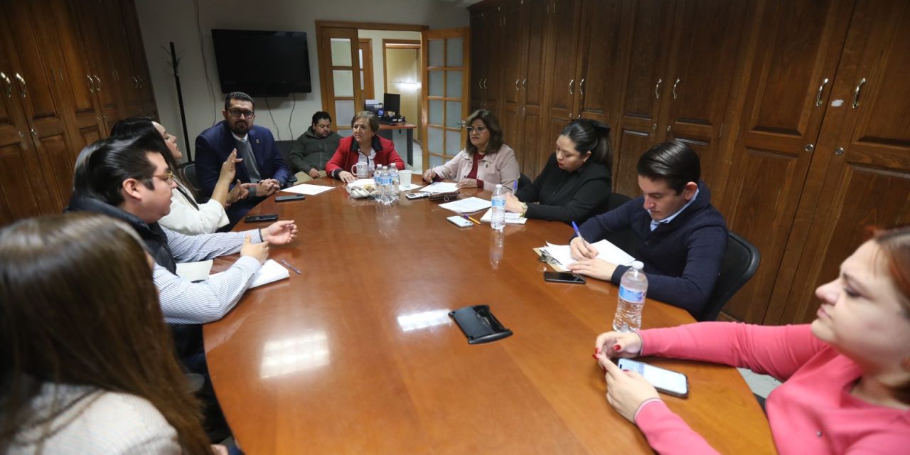 Planean capacitar a empleados municipales para atender a personas sordas