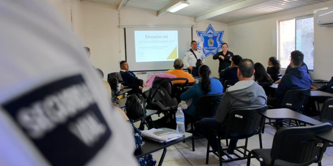 Imparte Seguridad Vial Curso Básico de Manejo a personas con problemas auditivos