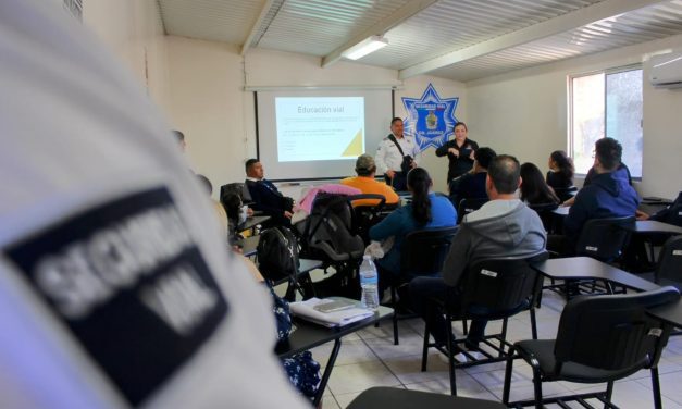 Imparte Seguridad Vial Curso Básico de Manejo a personas con problemas auditivos