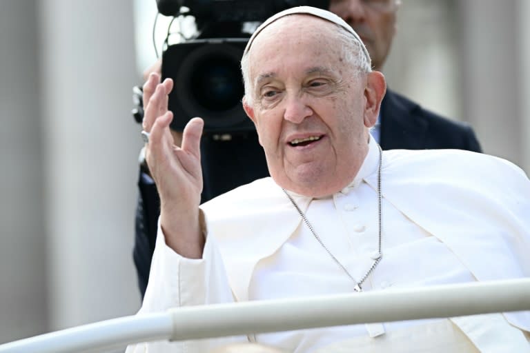 El Papa no inaugurará Notre Dame en París porque visitará Córcega